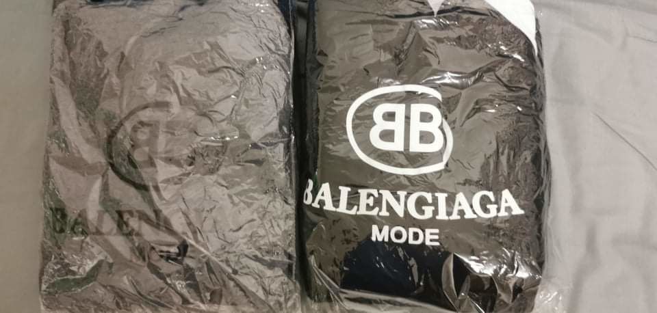 deux pull Balenciaga � capuche Taille 2xl 35 pour 1 35 Roubaix (59)