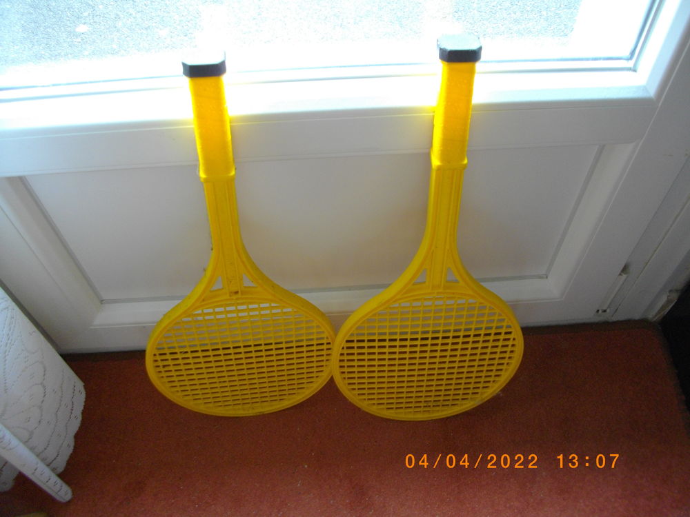 DEUX RAQUETTES POUR ENFANT 8 Perros-Guirec (22)