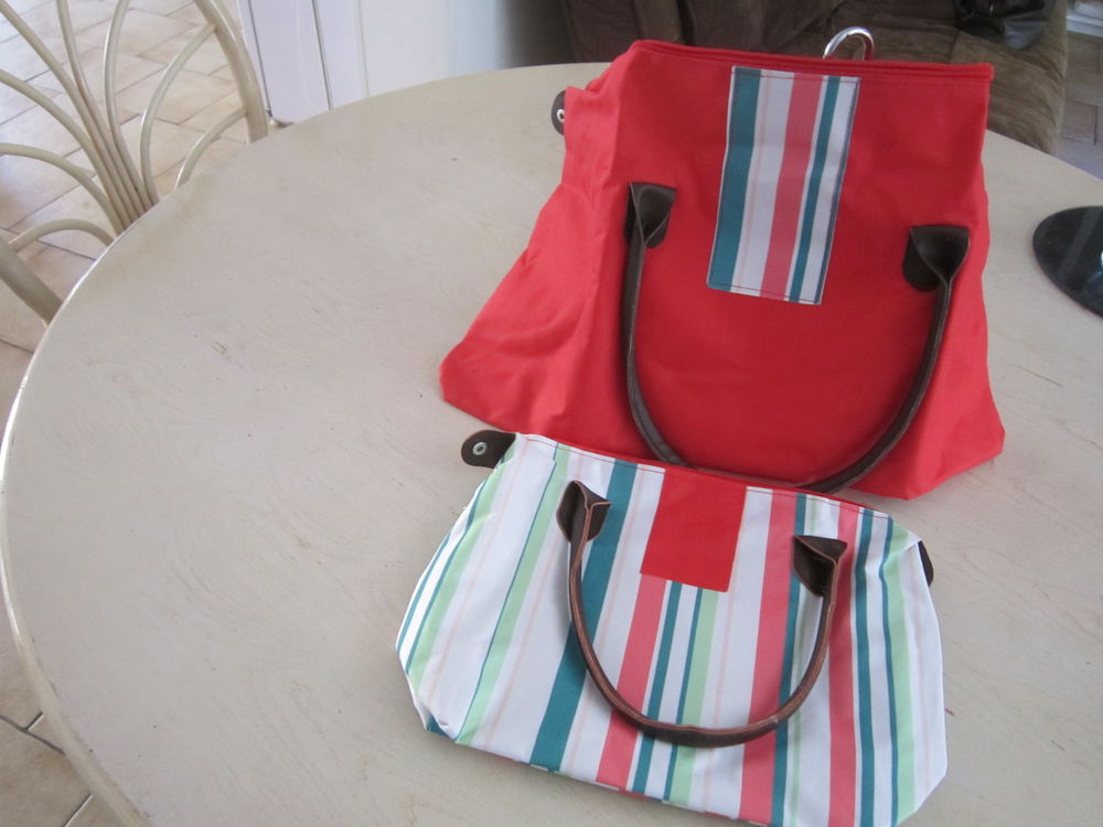 Un lot de deux (2) sacs en polyester avec attribut 15 Brignais (69)