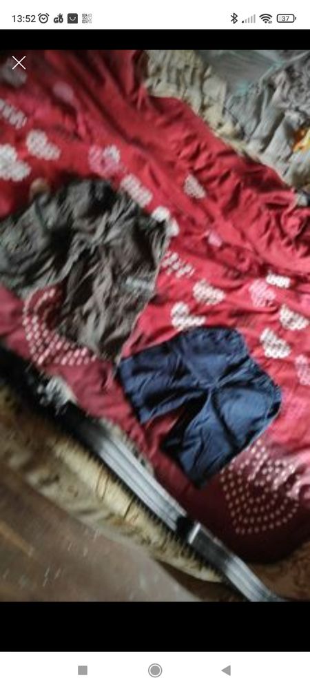 4€ deux short taille 6 ans 4 Accolay (89)