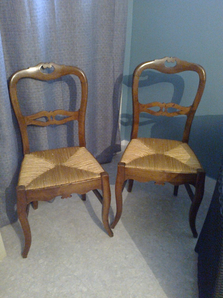 deux superbes chaises paillees anciennes NOYER MASSIF 30 Par�ay-Meslay (37)