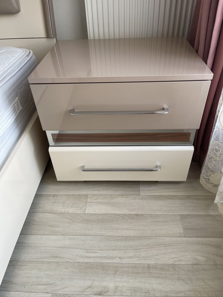 Deux tables de chevet 90 Jargeau (45)