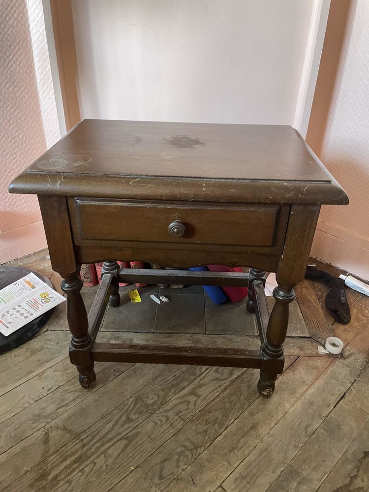 Deux tables de chevet avec tiroirs en bois 50 Paris 18 (75)