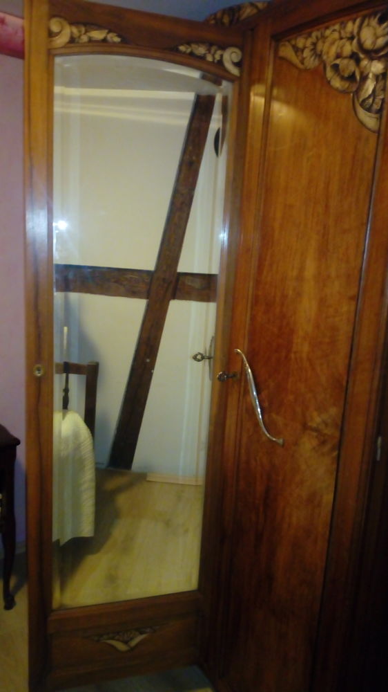 Je un lit deux tables de nuit une jolie armoire en bois 70 Soultzmatt (68)
