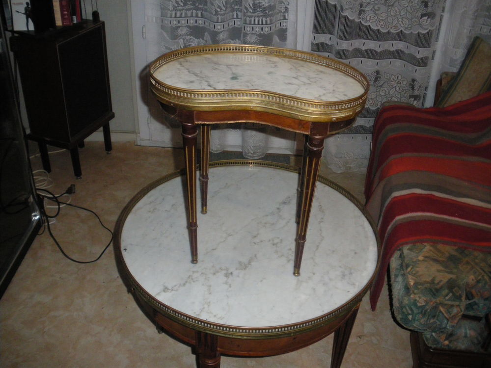 Deux tables, RONDE, OVALE, MARBRE 1300 Pi�gut-Pluviers (24)