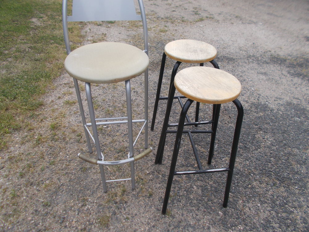 deux tabouret de bar + un autre m�tallique faire prix 80 Saran (45)