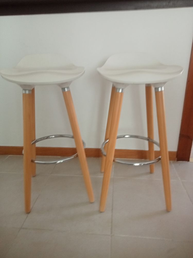 Deux tabourets scandinaves 70 Orl�ans (45)