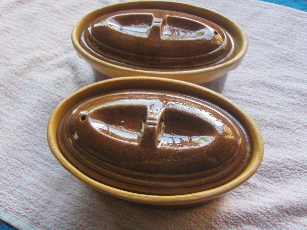 deux Terrines -- Ancien plat en terre cuite
tr�s bon �tat
20 Sauchy-Cauchy (62)