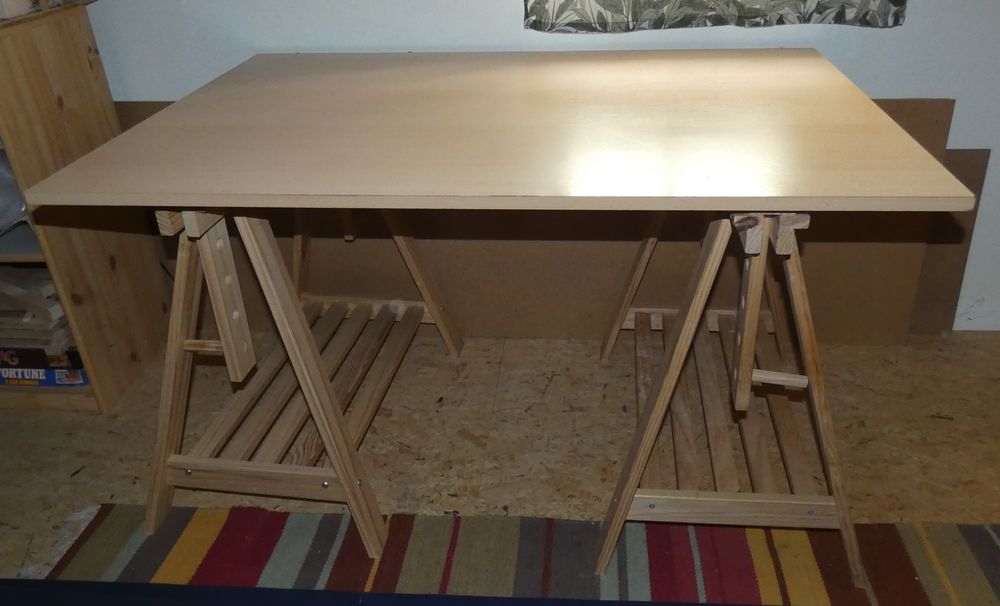 Deux Tr�teaux D'Architecte + Plateau
55 Saint-Laurent-des-Arbres (30)