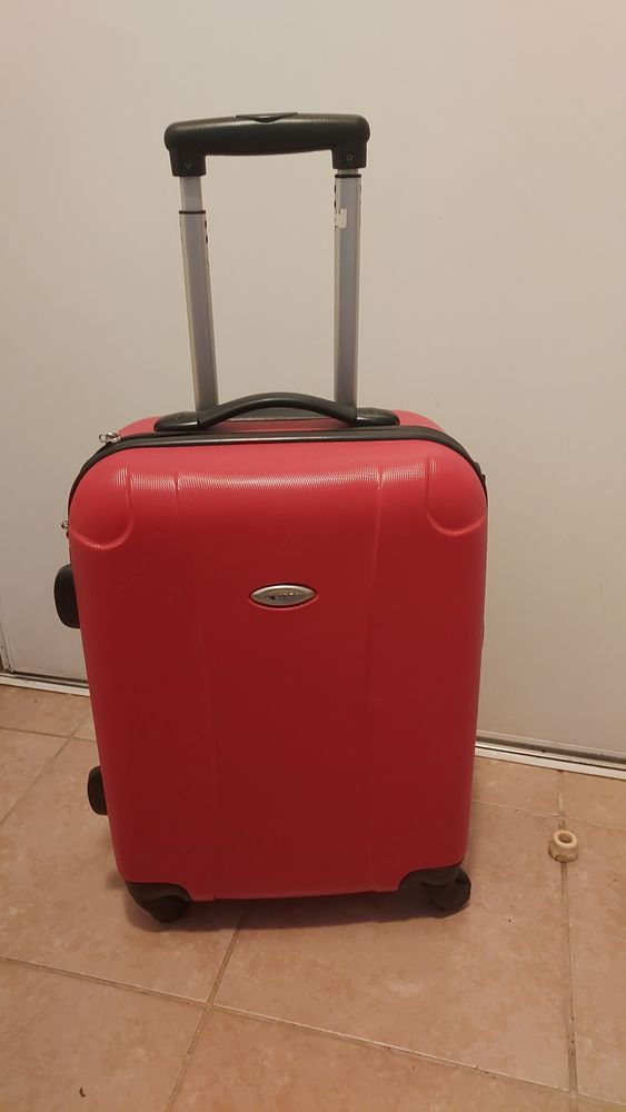 Lot de deux valises. 35 Valbonne (06)