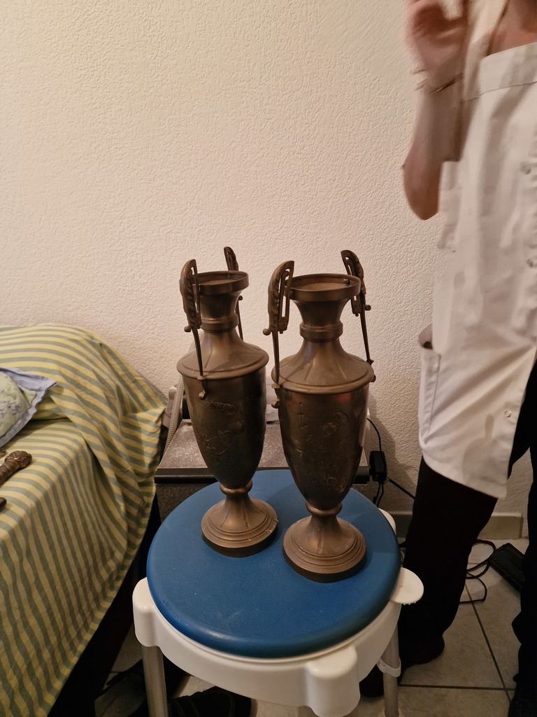 Lot de deux vases en m�tal cuivre 2000 Vescovato (20)