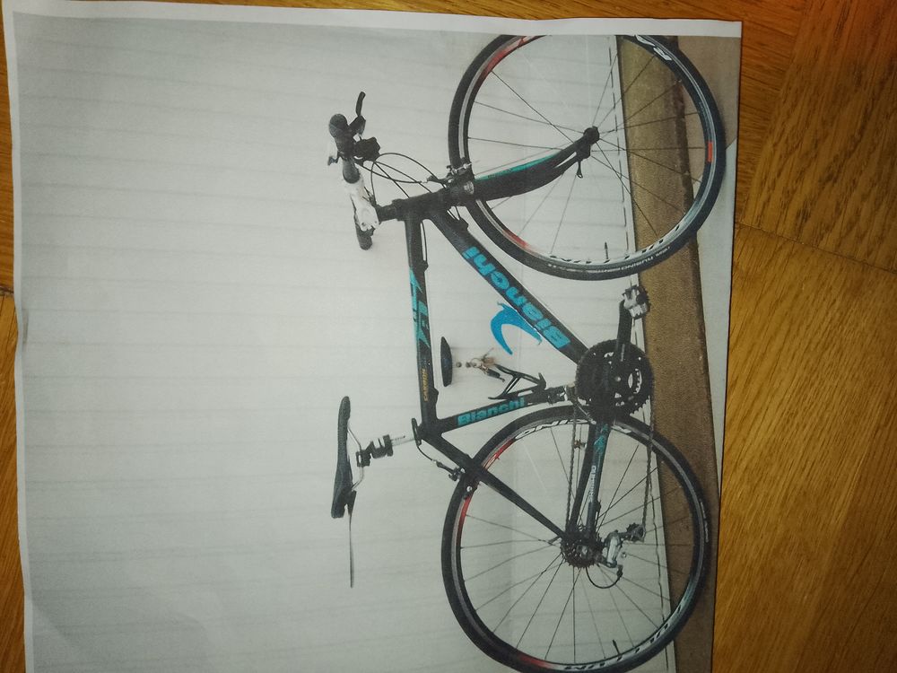 deux v�los,un course bianchi carbone,puis un VTT gitane 1550 Bourseville (80)