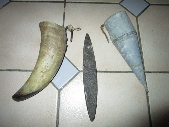 DEUX VIEUX COFFIN  DE FAUCHEUR 25 Villepinte (93)