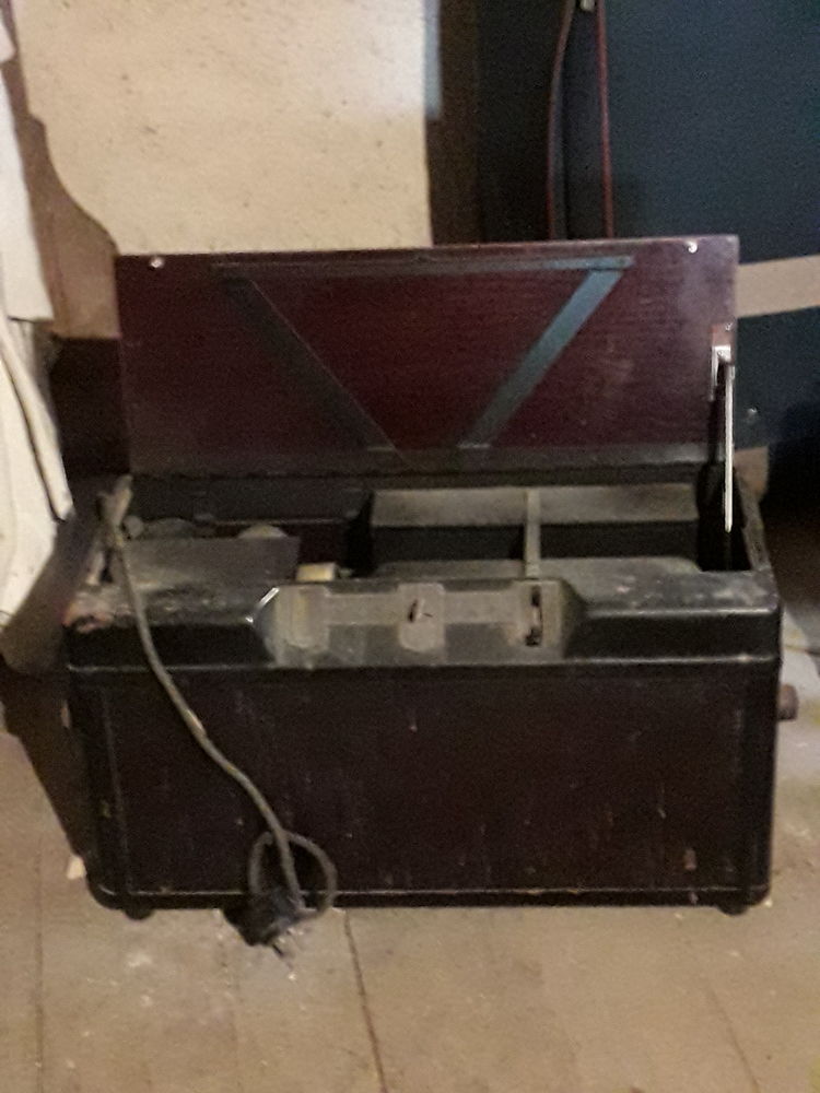 lot de deux vieux postes de radio et un gramophone 90 Saint-Loup-Lamair� (79)