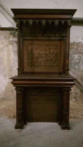 Devant de chemin�e en bois avec une tapisserie 1500 Montpellier (34)