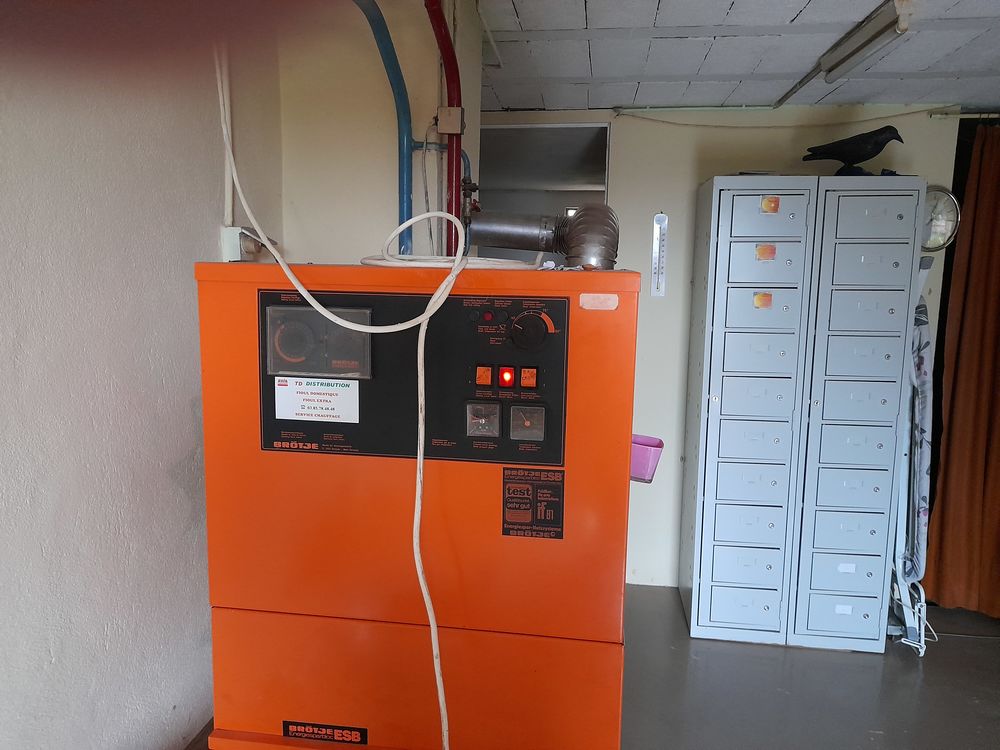 devanture chaudi�re fuel brodge, bon �tat.Montchanin 200 Montchanin (71)