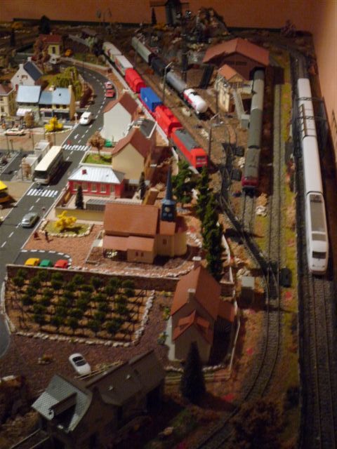 Diaporama ensemble de trains H.O. fleischmann 1700 Fontvieille (13)