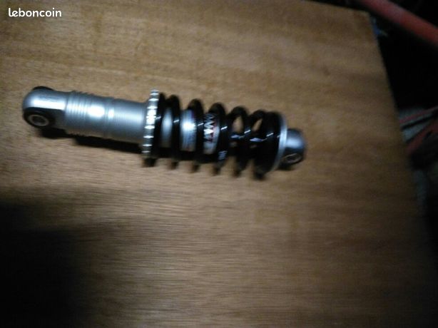  3 differents Amortisseurs neufs 15 Broyes (51)