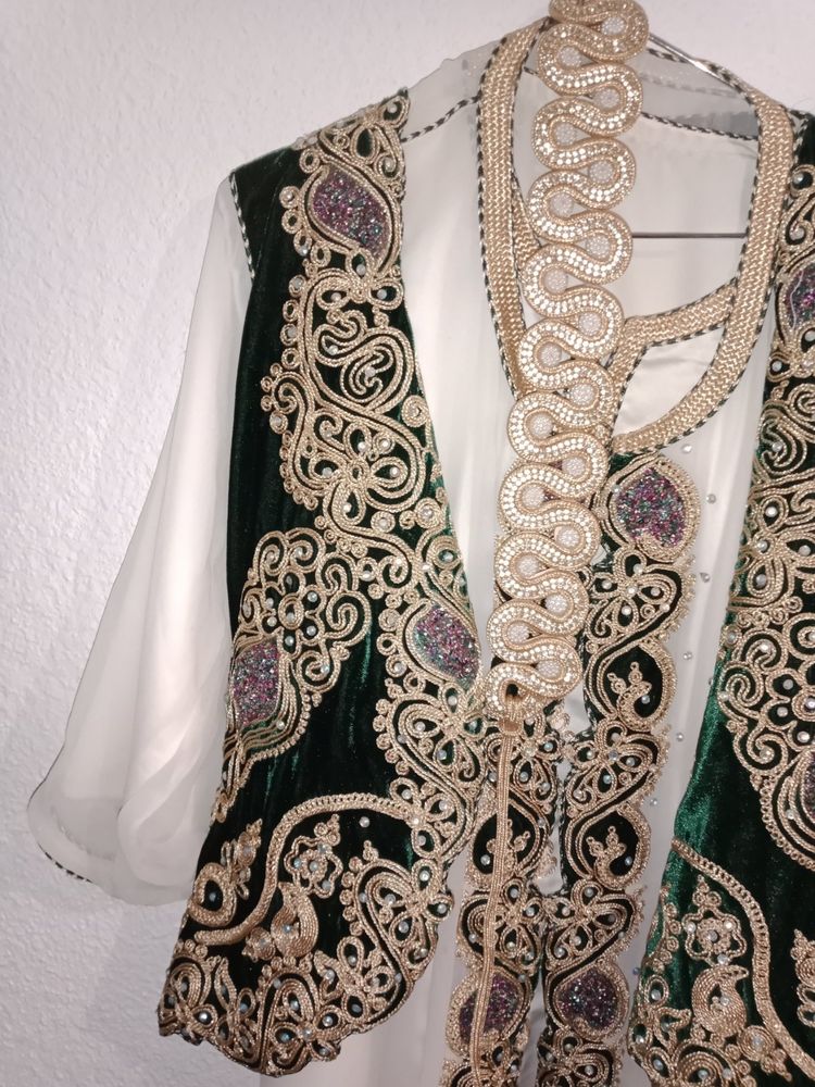 Diff�rents caftans femmes 5 Rougemont (25)