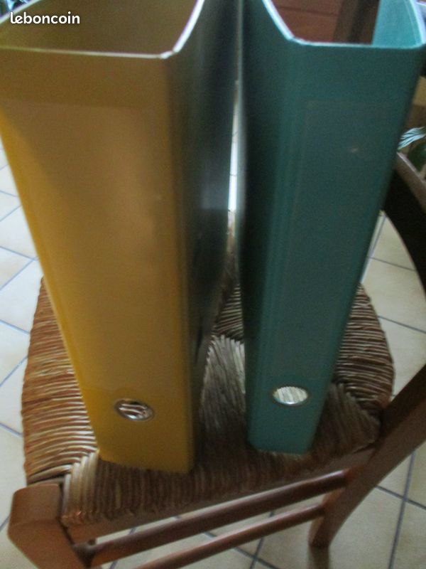 Diff�rents classeurs � leviers plastifies coins renforc�s
0 M�rignies (59)