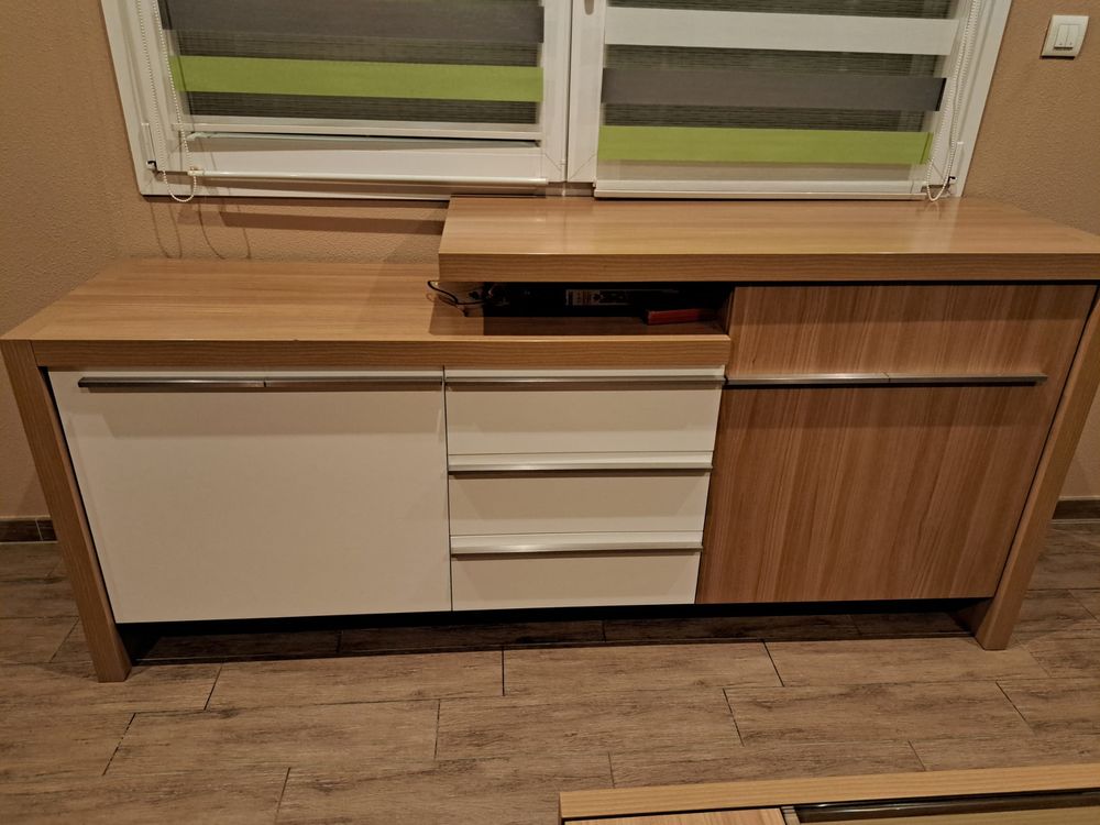 3 diff�rents meubles de salon . Prix � convenir. 0 Sergy (01)