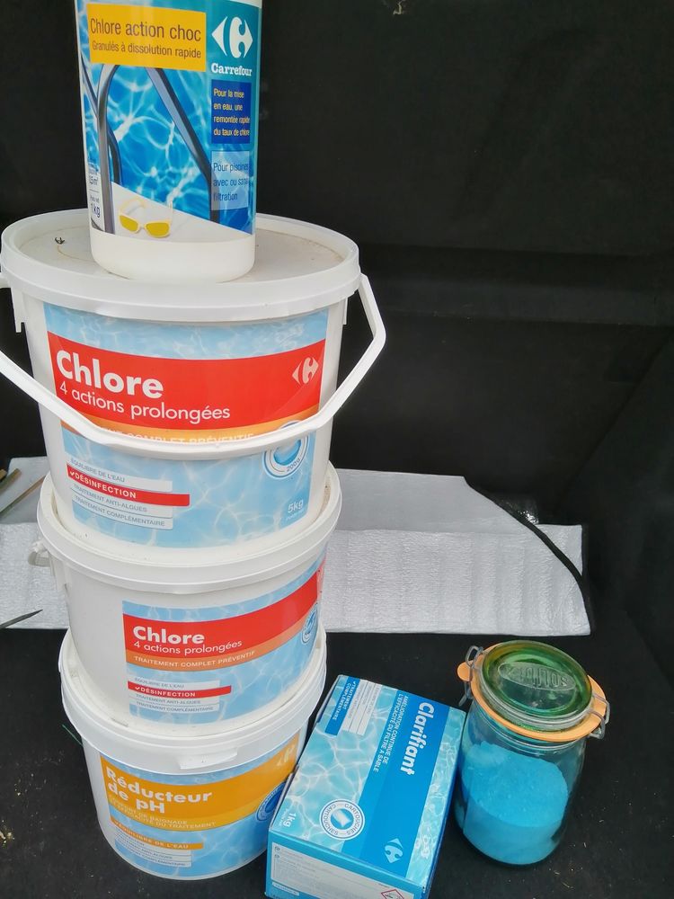 Diff�rents produits pour piscine entam� 50 Cours-les-Barres (18)