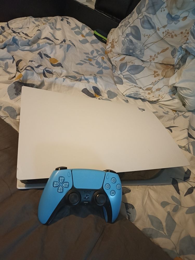 Ps5 digital avec manette ps5 bleu 360 Cergy (95)