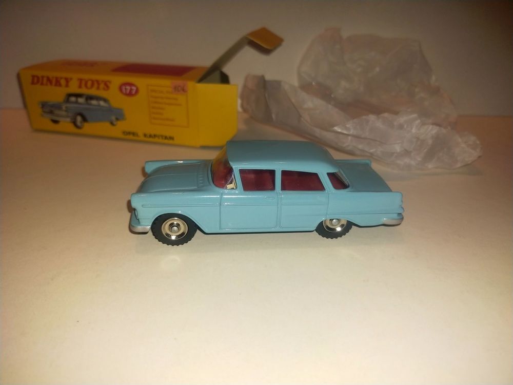 DINKY TOYS Atlas Opel Kapitan
10 Mirecourt (88)