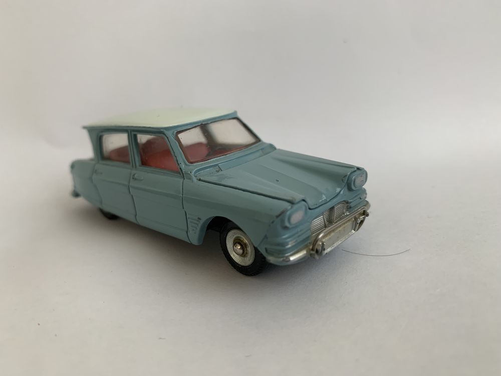 Dinky Toys France - Citroen Ami 6 - ref. 557 - 1/43 ancien 79 Saint-Maur-des-Foss�s (94)