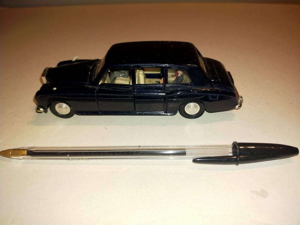 DINKY TOYS (meccano) Rolls Royce Phantom V
29 Mirecourt (88)