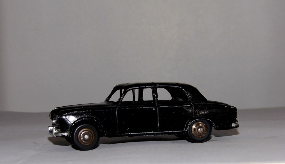 Dinky toys PEUGEOT 403 noire MECCANO 24B voiture collection vintage jouet ancien 40 Dunkerque (59)