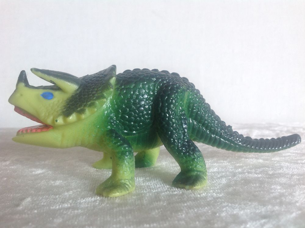 DINOSAURE TRIC�RATOPS VINTAGE 80/90'S SHELL Envoi Possible
3 Tr�gunc (29)