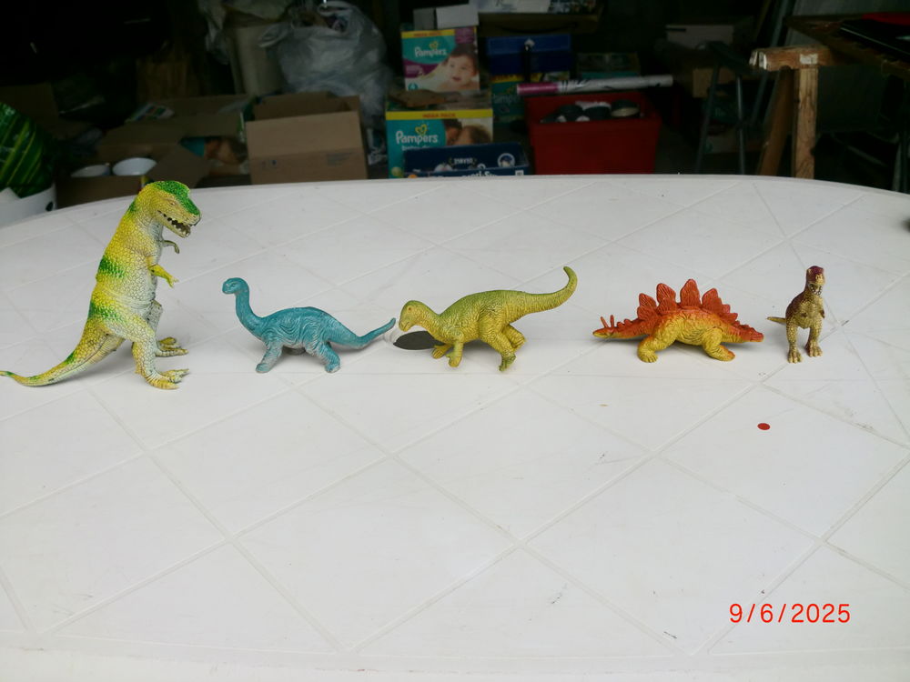 Dinosaures en plastique 4 Merville (59)