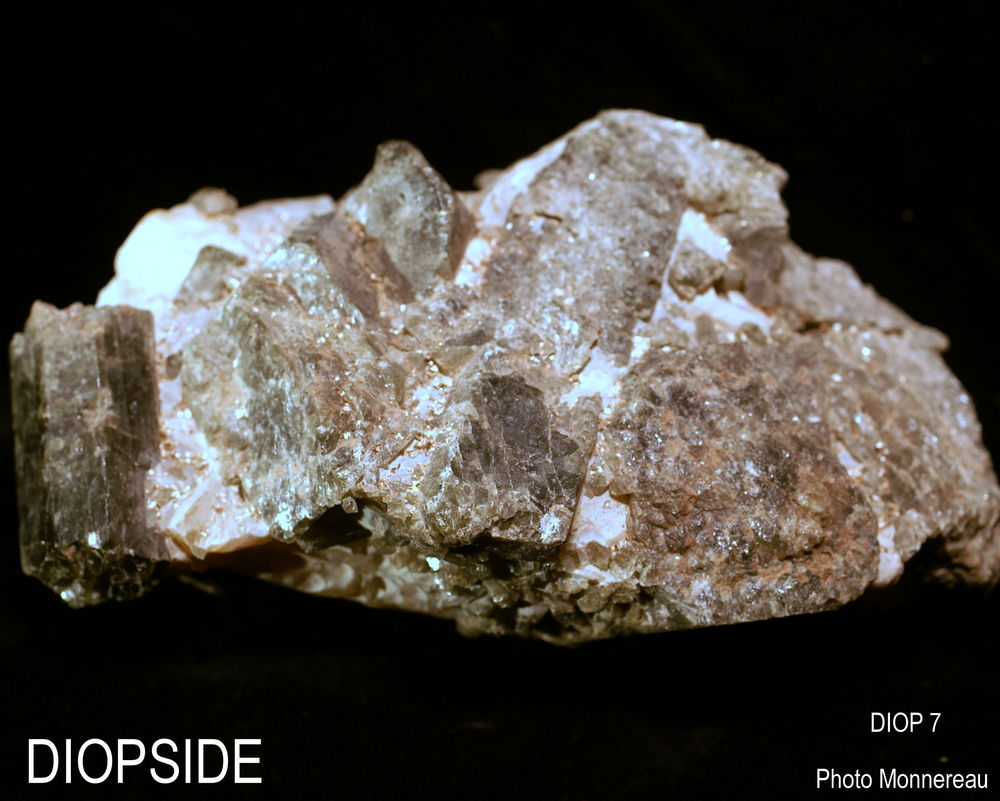 DIOPSIDE - MINERAUX DE COLLECTIONA 30 Saint-M�dard (16)