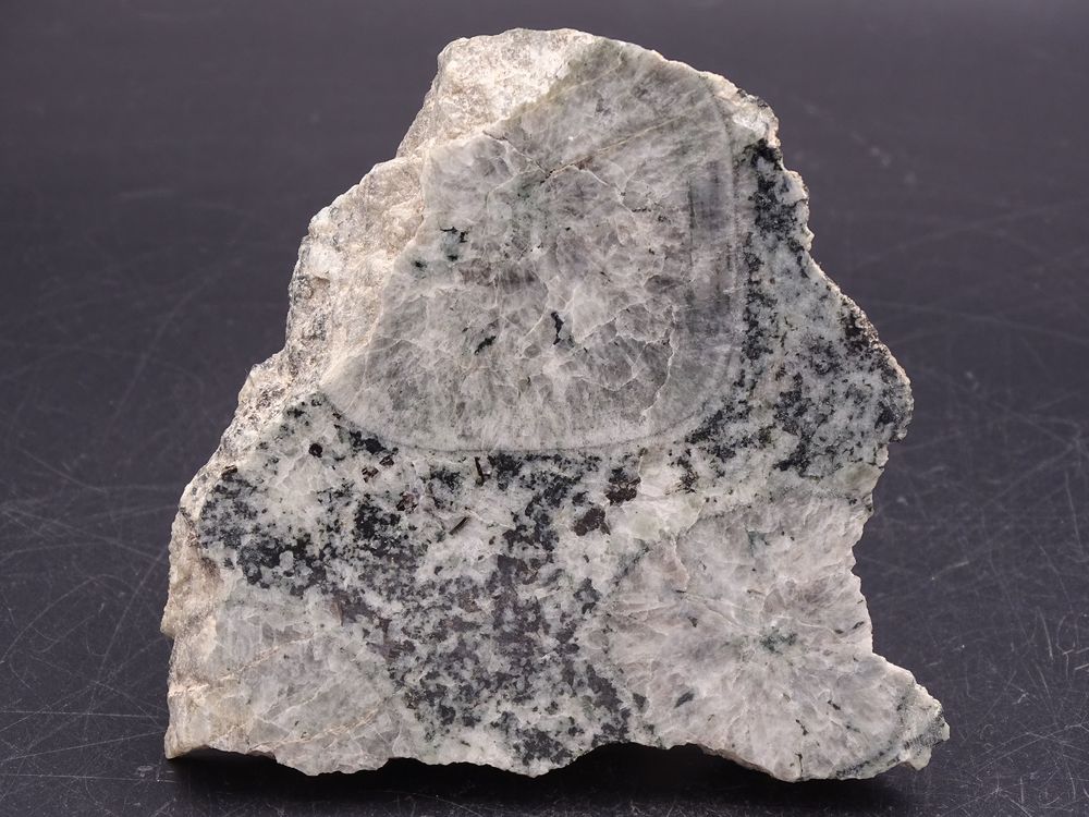 Diorite orbiculaire (Corsite Napol�onite) Sainte-Lucie-de-Ta 34 Bertrichamps (54)