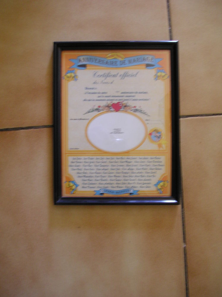 Dipl�me anniversaire de mariage dans un cadre en bois noir 10 Sept�mes-les-Vallons (13)