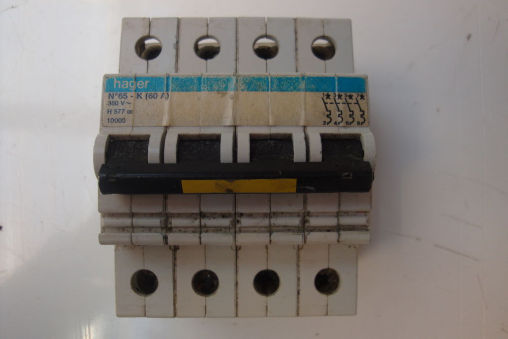 Box 12 HAGER 10 A disjoncteur miniature disjoncteurs