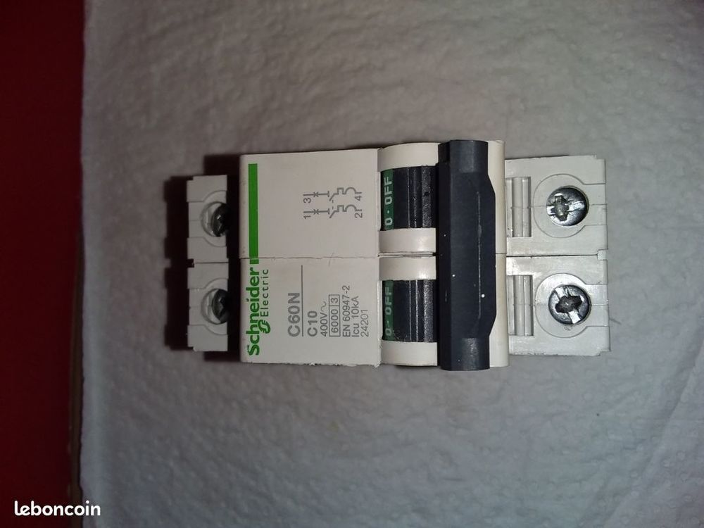 Disjoncteur bipolaire SCHNEIDER C60N C10 24201 22 Serres-Castet (64)