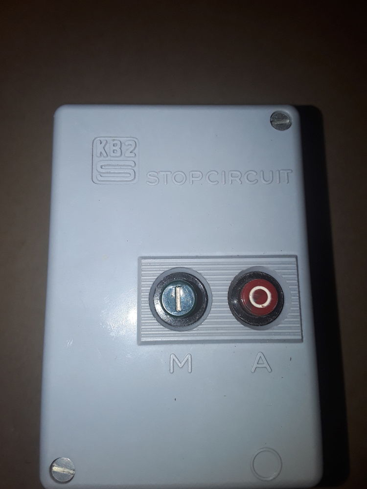 DISJONCTEUR BIPOLAIRE  KB2 S
2.8 � 4A 27 Serres-Castet (64)