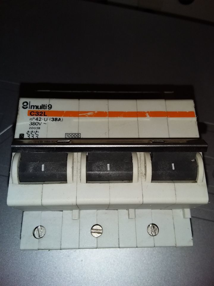 Disjoncteur C32L 38A 20038 Merlin G�rin 25 Serres-Castet (64)