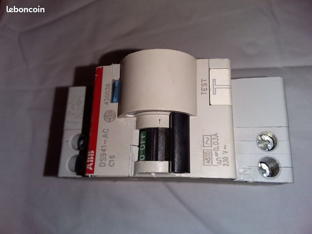 Disjoncteur differentiel C16 30mA ABB 430038 DS941 30 Serres-Castet (64)
