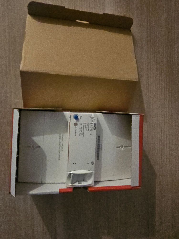 Lot Disjoncteur diff�rentiel triphas�  30-60A 60 Gennevilliers (92)