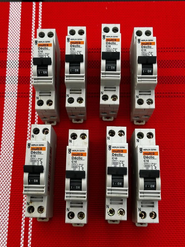 Disjoncteur diff�rentiel 10 A 25 Courcy (51)