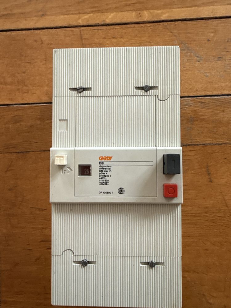 Disjoncteur diff�rentiel 20 Molles (03)