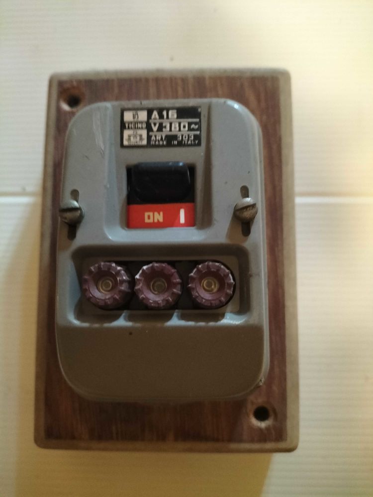 disjoncteur �lectrique 380 v 15 Le Mont-Saint-Michel (50)