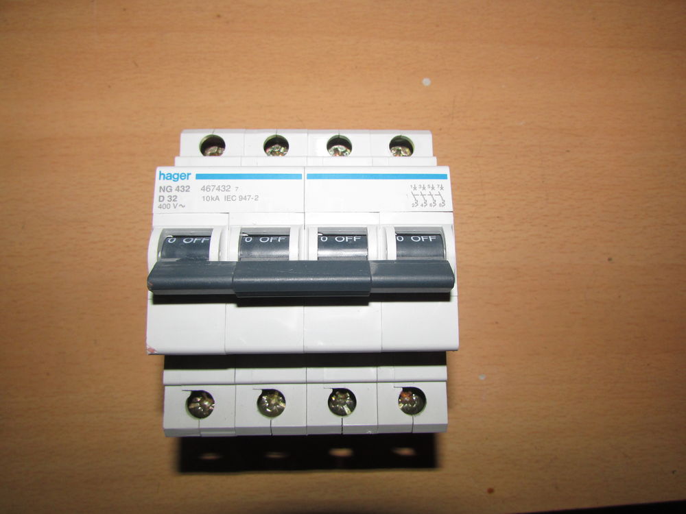 disjoncteur hager tetra 32 Amp courbe D 45 Saint-Jean-d'Illac (33)