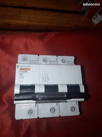 DISJONCTEUR Merlin G 18387 multi9 C120N D80 40 Serres-Castet (64)