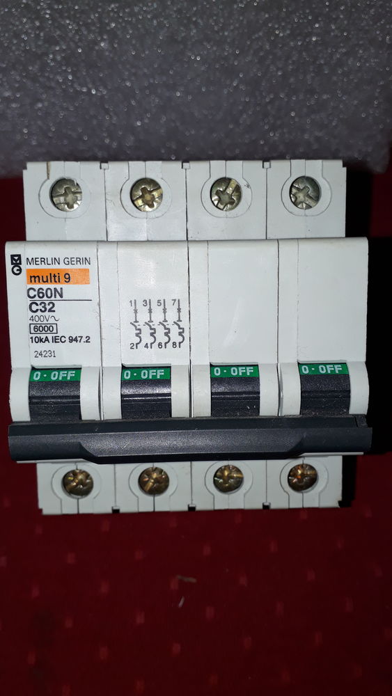 Disjoncteur merlin gerin c60n c32 24231 40 Serres-Castet (64)