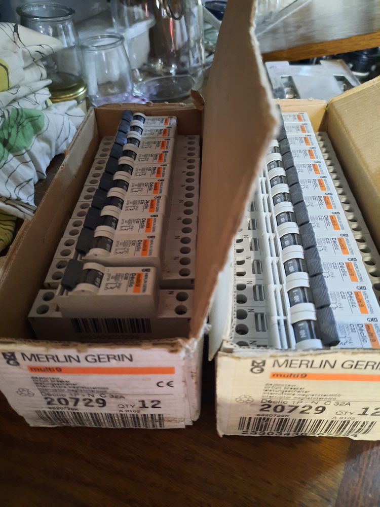 DISJONCTEUR 32A Uni +N Merlin Gerin 20 Villefontaine (38)