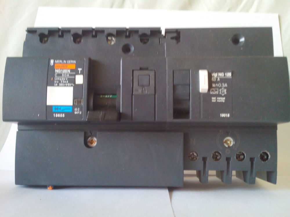 Disjoncteur Merlin Gerin NG125N 4Poles Avec et sans VIGI 200 Massy (91)